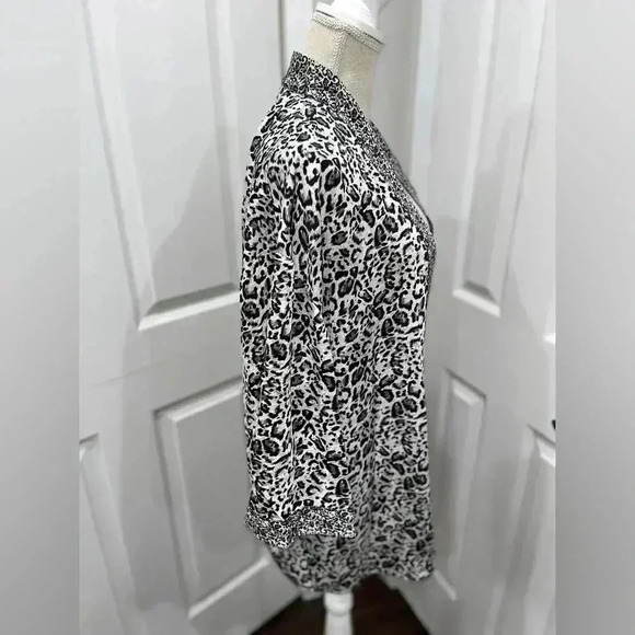 Roz and Ali open front jacket, kimono, tones of grey, animal print Silky feel - Picture 7 of 8